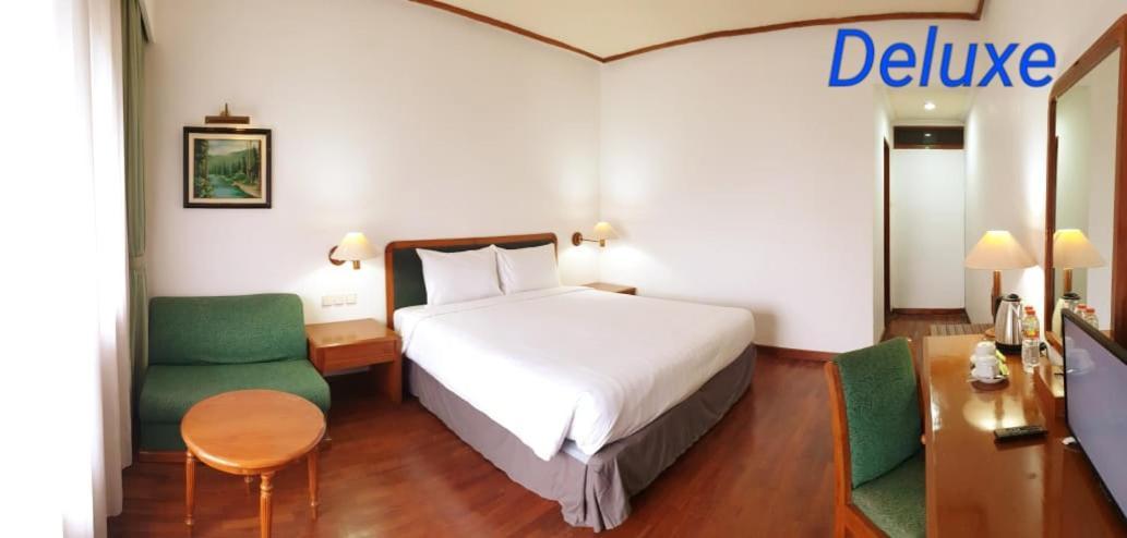Grand Whiz Hotel ブロモ山 エクステリア 写真