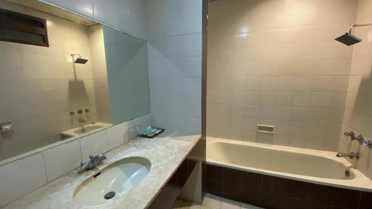 Grand Whiz Hotel ブロモ山 エクステリア 写真
