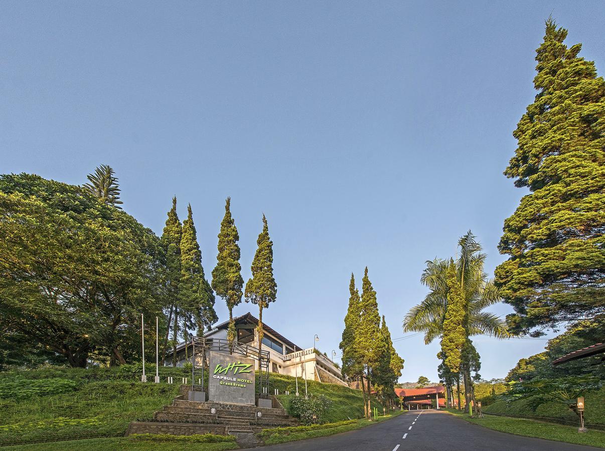 Grand Whiz Hotel ブロモ山 エクステリア 写真
