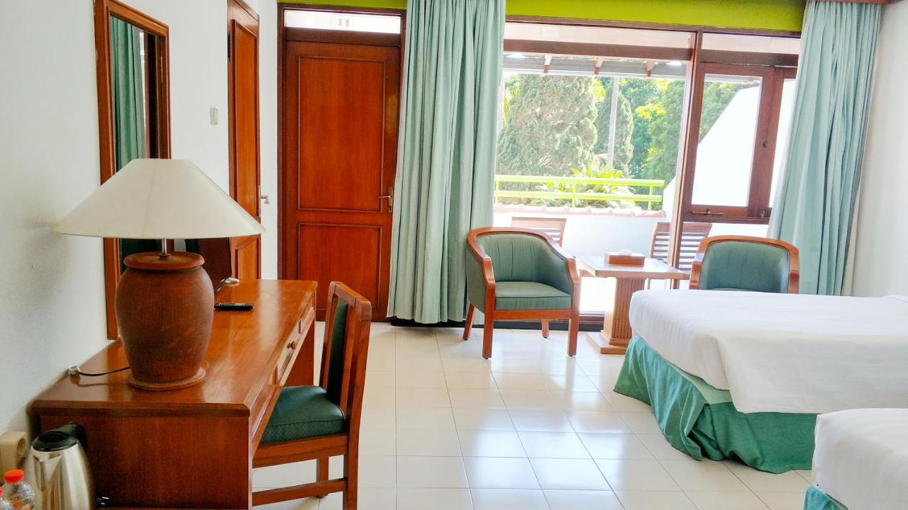 Grand Whiz Hotel ブロモ山 エクステリア 写真